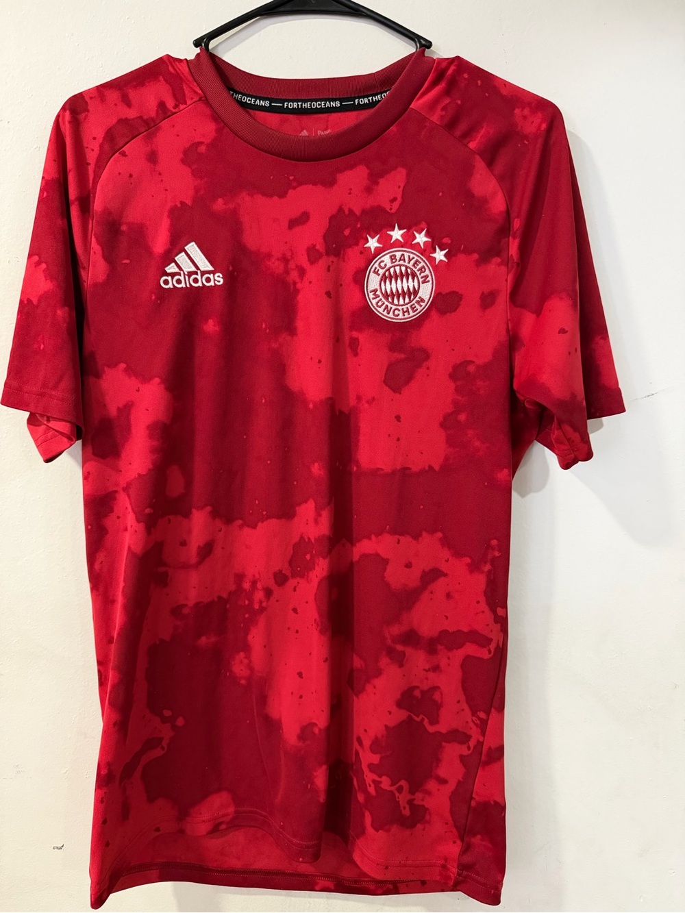adidas Men’s  Red Graphic Soccer Jersey with Club Crest .size S fc Bayern munche